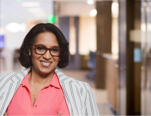 Lisa Toppin Photo with background 2